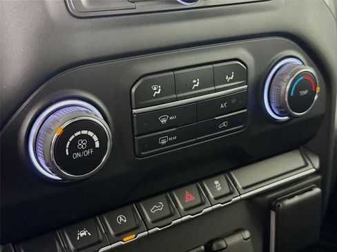 Used 2022 Chevrolet Silverado 1500 Custom image 16