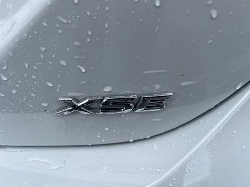 Used 2022 Toyota Camry XSE FWD image 5