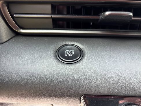 Certified 2025 Hyundai Elantra Sport image 29