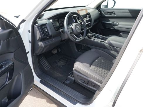 Used 2023 Nissan Pathfinder SV image 14