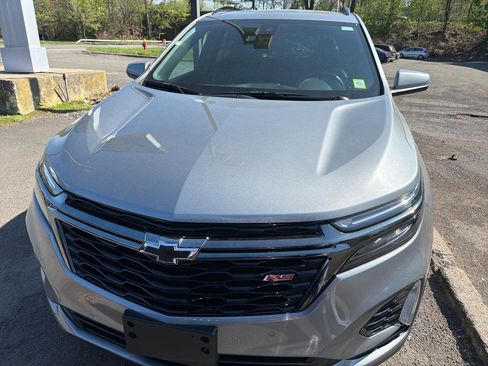 Used 2023 Chevrolet Equinox RS image 2