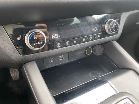 Used 2023 Mitsubishi Outlander SE image 19