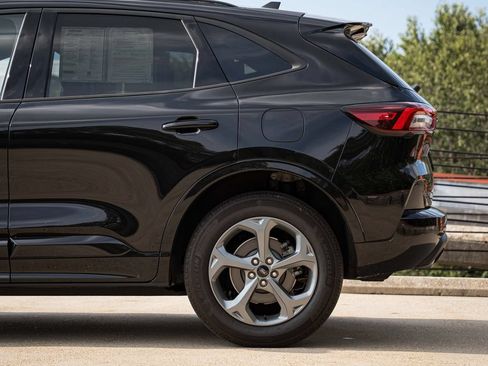 Used 2023 Ford Escape ST-Line Select AWD/4WD image 4