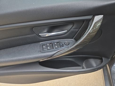 Used 2018 BMW 320i xDrive Sedan image 8