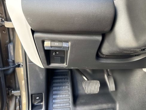 Certified 2025 Land Rover Defender 110 S image 32