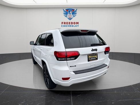 Used 2018 Jeep Grand Cherokee Altitude AWD/4WD image 5