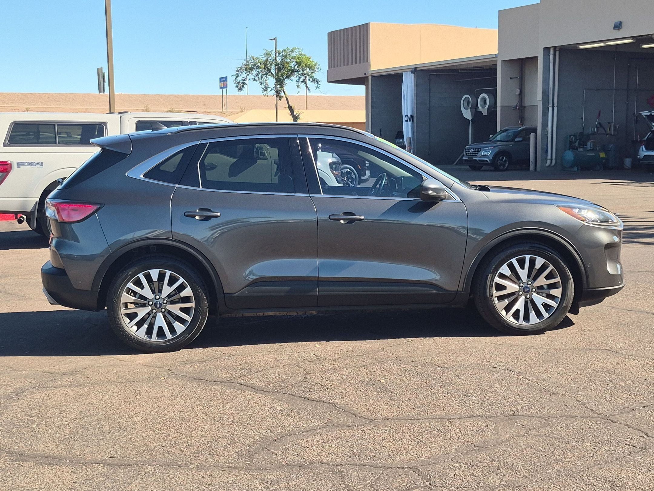 Used 2020 Ford Escape Titanium FWD image 4