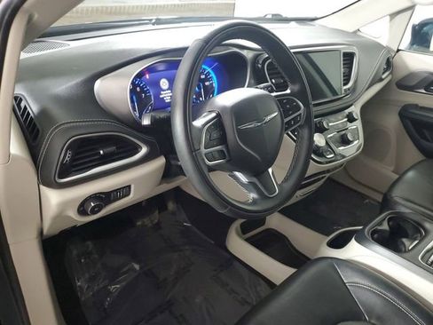 Used 2022 Chrysler Pacifica Touring-L image 22