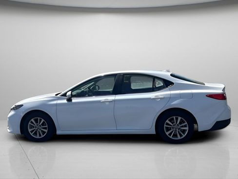 Used 2025 Toyota Camry LE FWD image 8
