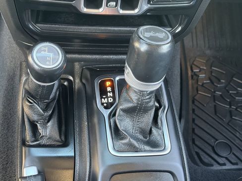 Used 2021 Jeep Wrangler Unlimited Sahara AWD/4WD image 31