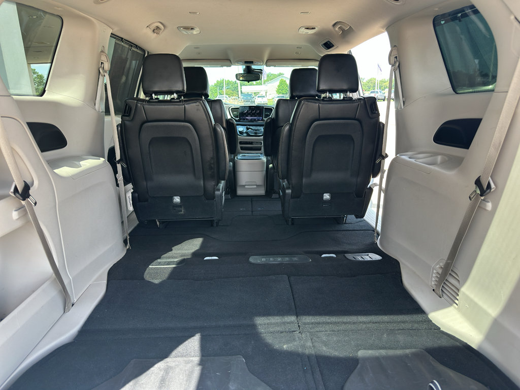 Used 2024 Chrysler Pacifica Touring-L FWD image 34