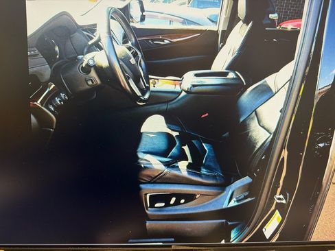 Used 2018 Cadillac Escalade Premium Luxury AWD/4WD image 4