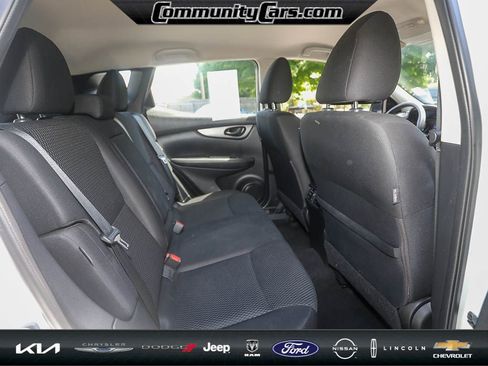 Used 2021 Nissan Rogue Sport S image 23