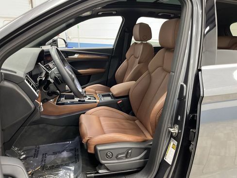Used 2022 Audi Q5 e Prestige w/ Prestige Package image 4