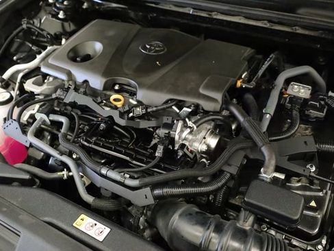 Used 2025 Toyota Camry SE image 11