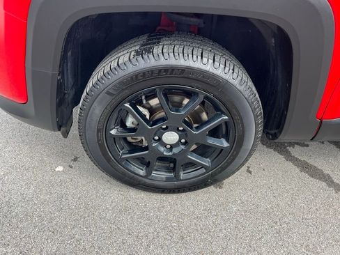 Used 2019 Jeep Renegade Latitude w/ Cold Weather Group image 13