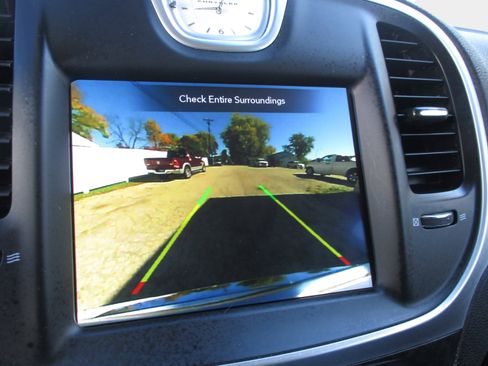 Used 2019 Chrysler 300 Limited w/ Safetytec Plus Group image 28