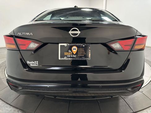 Used 2025 Nissan Altima 2.5 SV FWD image 12
