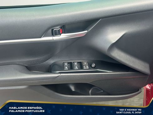 Used 2018 Toyota Camry SE FWD image 11