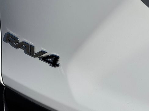 Used 2022 Toyota RAV4 XLE image 28