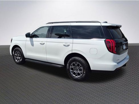 Used 2025 Ford Expedition Active image 5