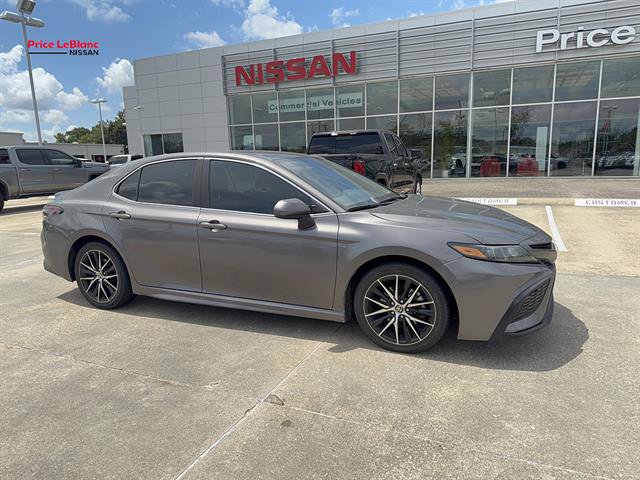 Used 2021 Toyota Camry SE FWD image 1