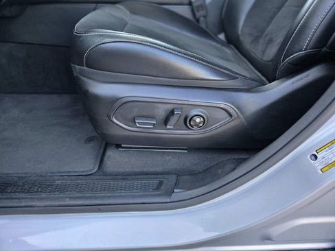 Used 2023 Jeep Grand Cherokee L Laredo image 35