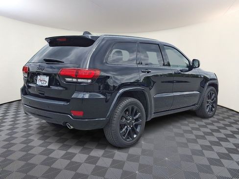 Used 2019 Jeep Grand Cherokee Altitude RWD image 6