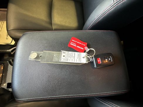 Used 2020 Toyota 4Runner Venture w/ Moonroof Package image 9