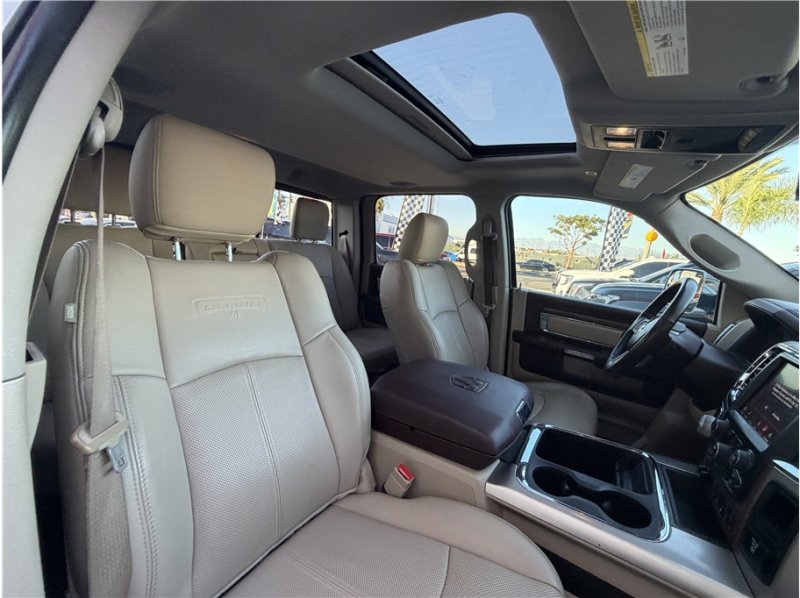 Used 2018 RAM 1500 Laramie w/ Convenience Group AWD/4WD image 32