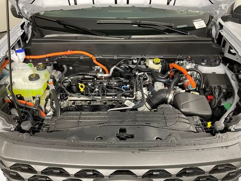 New 2026 Ford Maverick XLT w/ XLT Luxury Package FWD image 9