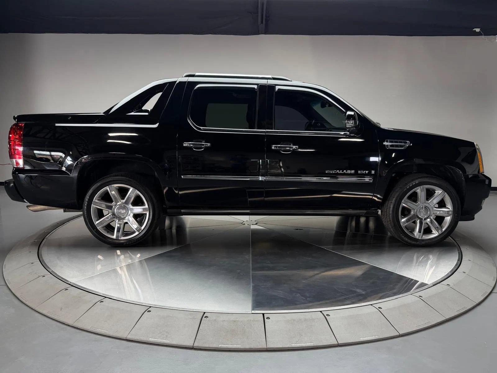 Used 2008 Cadillac Escalade EXT AWD/4WD image 6