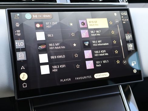Certified 2026 Land Rover Range Rover Velar Dynamic SE AWD/4WD image 21
