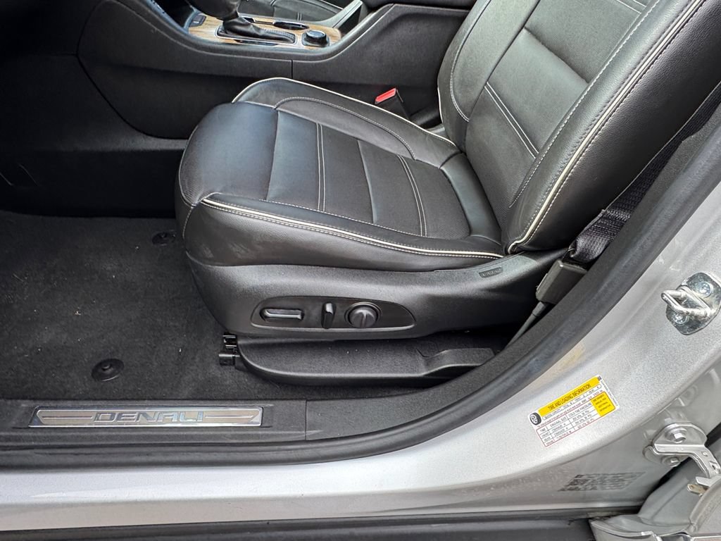 Used 2019 GMC Acadia Denali w/ Technology Package AWD/4WD image 18