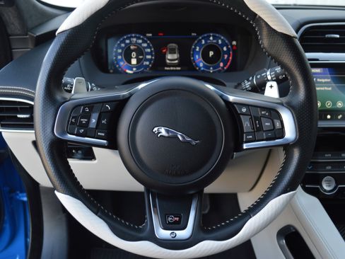 Used 2020 Jaguar F-PACE SVR image 16