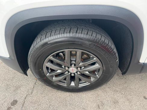 Used 2017 GMC Acadia SLT FWD image 9