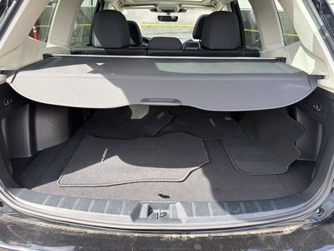 Used 2023 Subaru Forester Premium AWD/4WD image 6