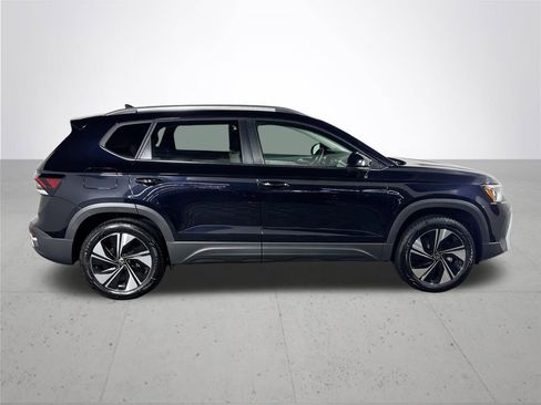 New 2025 Volkswagen Taos SE image 5