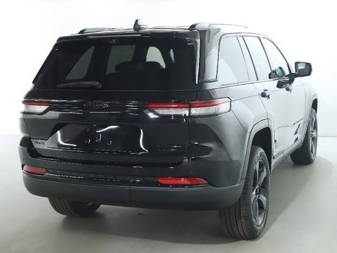 Used 2025 Jeep Grand Cherokee Limited w/ Luxury Tech Group II AWD/4WD image 47