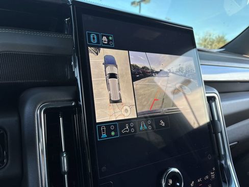 Used 2025 GMC Yukon Elevation image 15