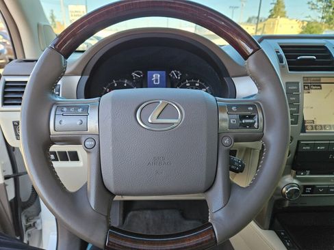 Used 2014 Lexus GX 460 Base w/ Premium Package image 18