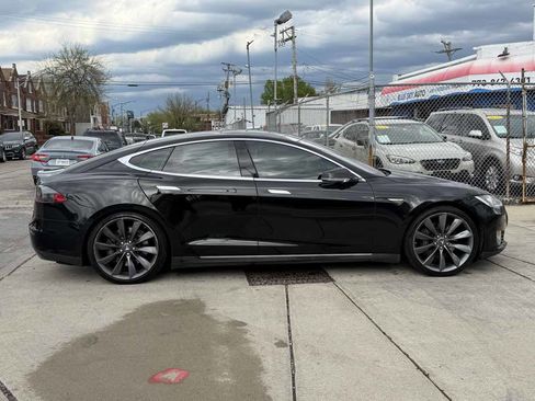 Used 2015 Tesla Model S 70D image 4