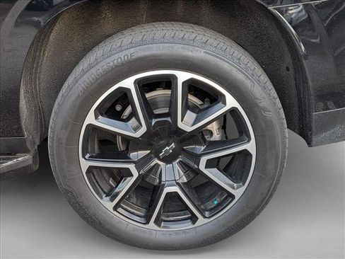 Used 2023 Chevrolet Suburban RST w/ Luxury Package RWD image 21