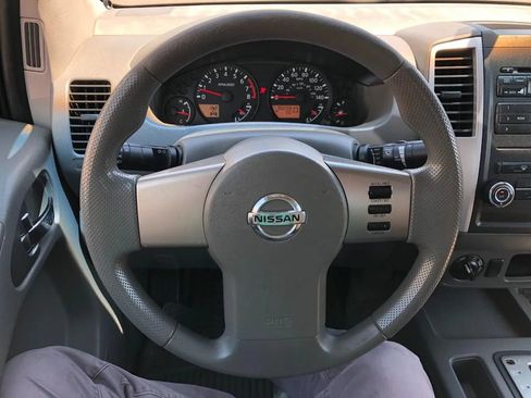 Used 2009 Nissan Frontier SE w/ SE Value Truck Pkg AWD/4WD image 19