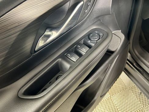 Used 2024 GMC Terrain SLE image 13