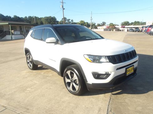 Used 2018 Jeep Compass Latitude w/ Popular Equipment Group image 4