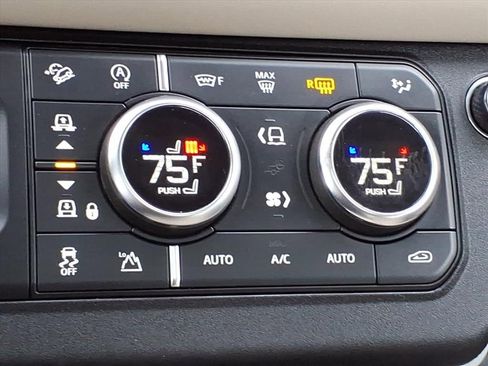 Used 2023 Land Rover Defender 130 SE image 25