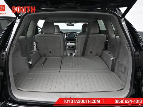 Used 2016 Toyota Highlander Limited AWD/4WD image 32