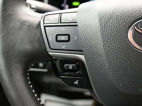 Used 2025 Toyota Camry SE w/ Convenience Package image 22