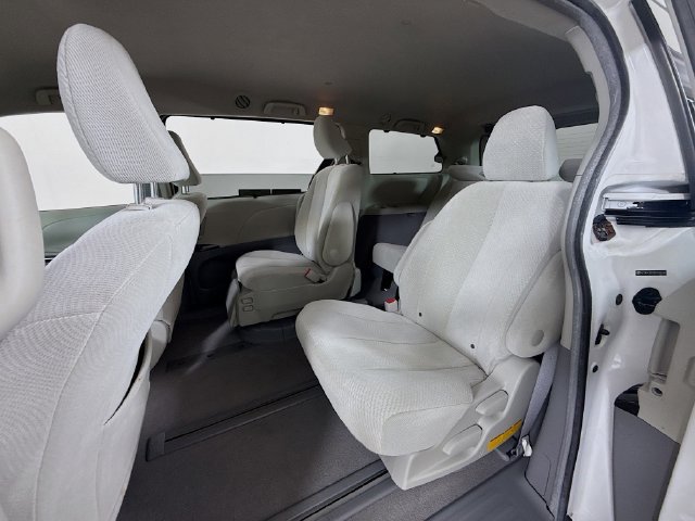 Used 2011 Toyota Sienna LE FWD image 8